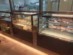 面包甜点陈列柜-额尔敦牛厨师铜板烧