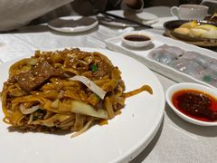 避风塘干炒牛河-十二粤味·顺德菜·烧鹅点心(五四广场店)