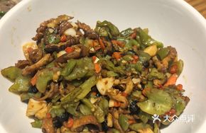 Crispy Lettuce Stir-Fried with Rice Bran and Preserved Sausage