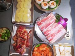 -围炉肉舍•炭烤活鳗•丹东海鲜烤肉(步行街店)