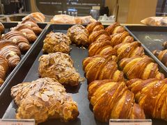 树莓杏仁羊角-OUR Bakery(SKP-S店)