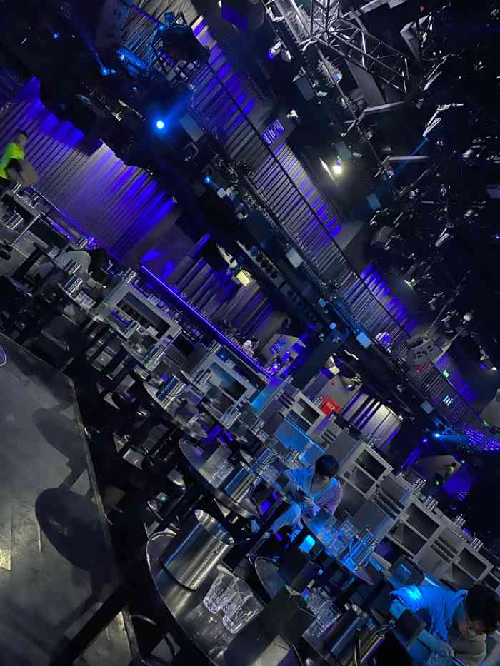 uru club(超大型夜店)-"服务员除了点单其他一问三不知,鸡尾酒价格.