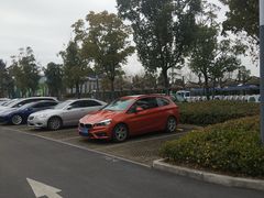 -蓝精灵乐园-停车场