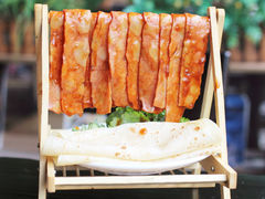 我去•春饼文化主题餐厅 の 吊烧肉卷饼（横）-我去·春饼文化主题餐厅(国定路总店)