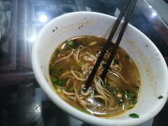 -牛一嘴·兰州牛肉面·大盘鸡(财富中心店)