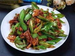辣椒炒肉-小辣妹