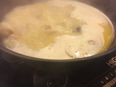 -鲜入围煮花胶鸡海鲜火锅