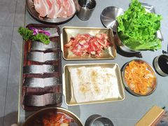 -围炉肉舍•炭烤活鳗•丹东海鲜烤肉(步行街店)