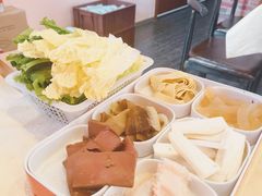 -猪三哥肥肠鸡川菜小炒