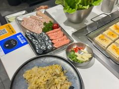 -山野的朋友露营炭火烤肉