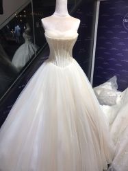 -艾米丽婚纱礼服