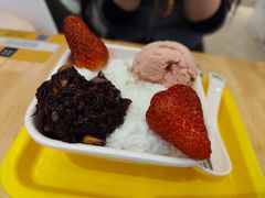 草莓黑糯米白雪-满记甜品(荟聚购物中心店)