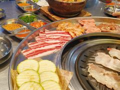 -哈哈碳都·牛肋条无限自助烤肉(台江万达店)
