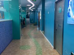 -Swim斯卫姆国际儿童游泳中心(红博中央公园店)