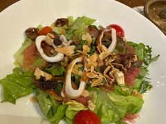 腊味肠鲜鱿鱼柚子沙拉-Entrecôte 法国牛扒馆(保利·时光里店)