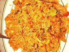 老坛酸菜烧肉虾仁炒饭-食大利香港茶餐厅(南亚风情第一城店)