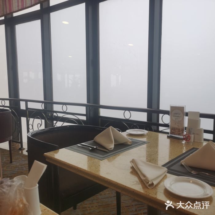 汇泉王朝大饭店-旋转餐厅(南海路店)靠窗位图片