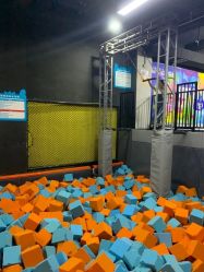 -蹦贝运动中心·蹦床·攀岩·闯关(龙岗店)