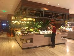 自助取餐区-OPEN開全日自助餐厅·牛肉火锅·海鲜(佛山希尔顿酒店)