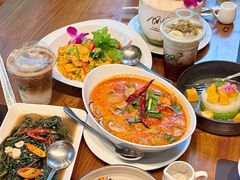 -Chom Cafe and Restaurant