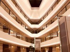 -上海滴水湖皇冠假日酒店