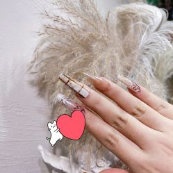 -花岐款式专研健康美甲沙龙