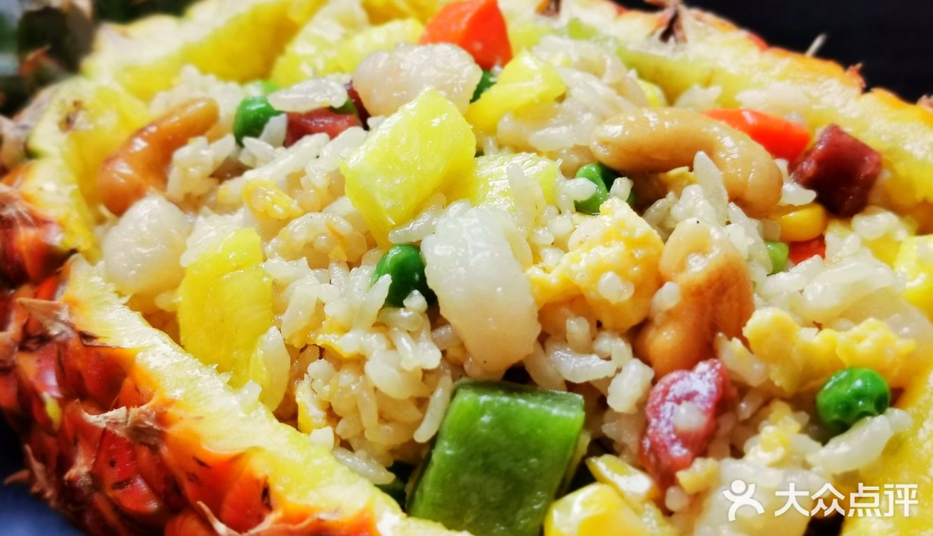 营养好吃的菠萝虾仁蛋炒饭