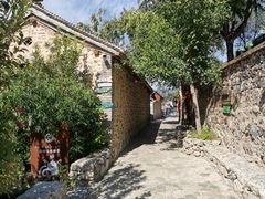 -百里峡七彩艺术小镇