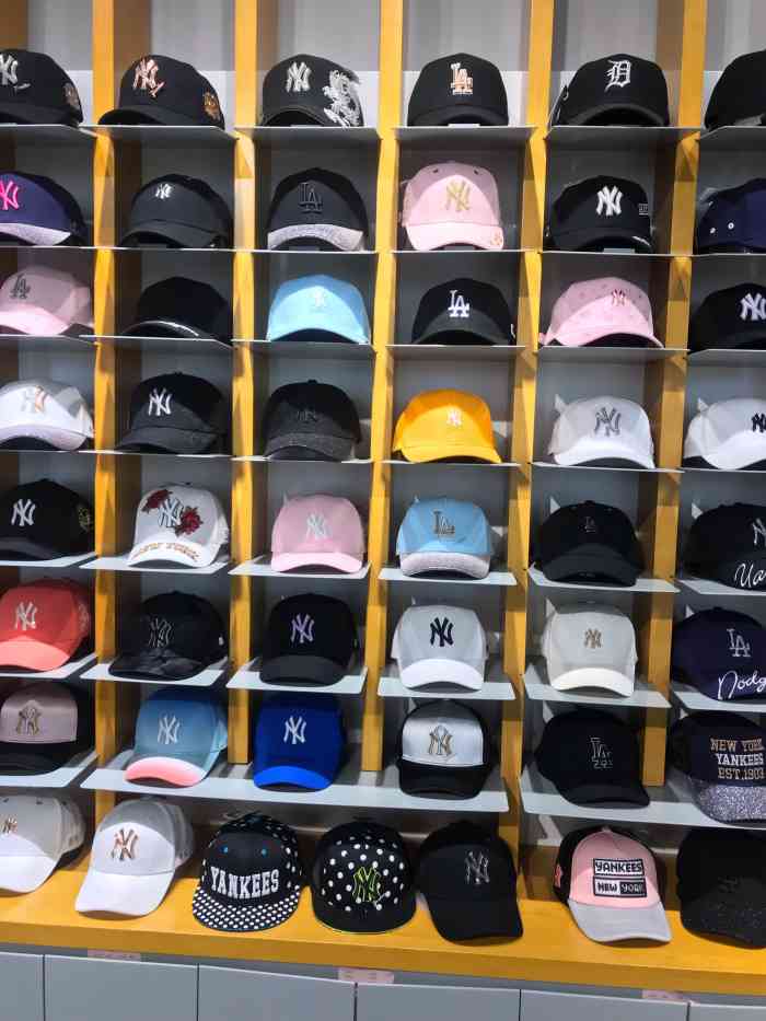 mlb(长安天街店)-"一进门就能看到了,店铺在二层入口那里.进.