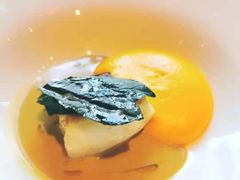 香煎海鲈鱼配胡萝卜奶油-L'ATELIER de Joel Robuchon(外滩18号店)