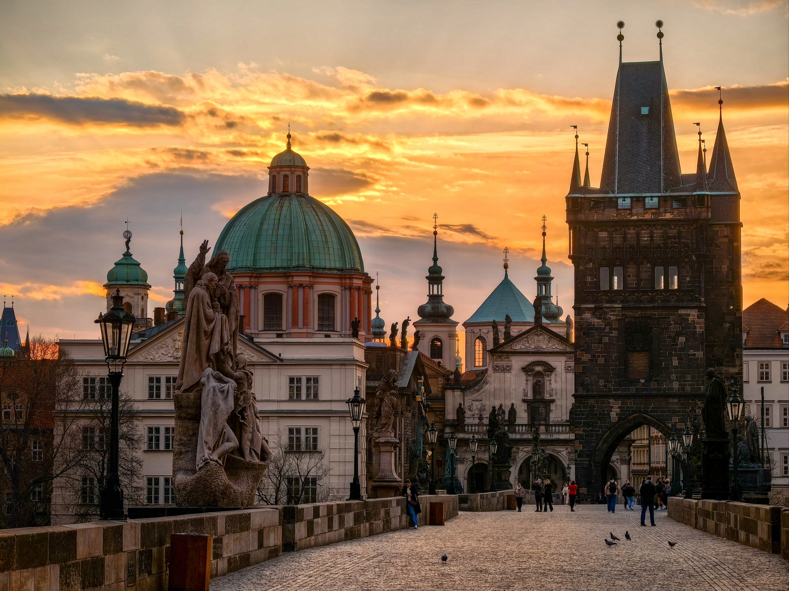 漫步欧式建筑群的黄昏