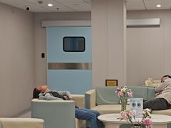 -上海大学附属上海和平眼科医院