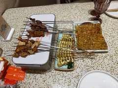-小董哥烤串·爆汁大油边(故宫店)