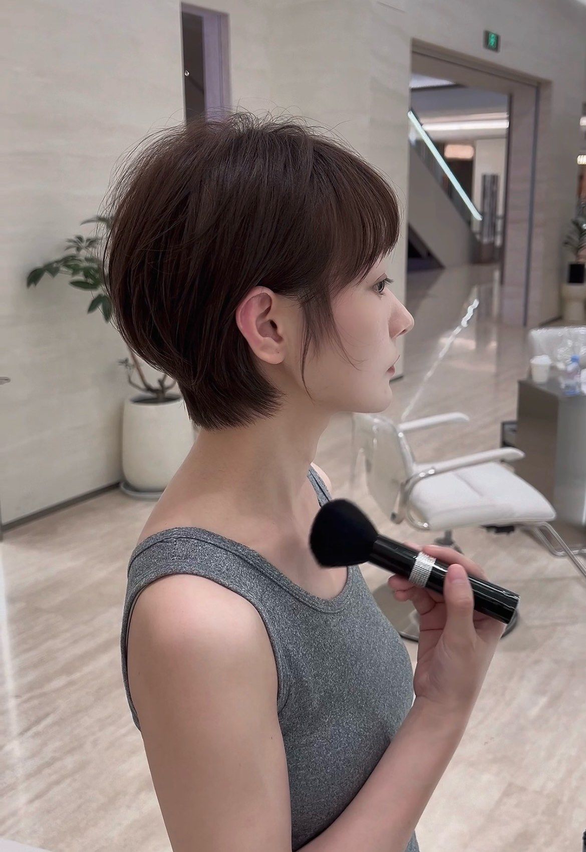 方脸的本命发型
#如何设计高级感短发 #附近哪里做头发好 #简单又