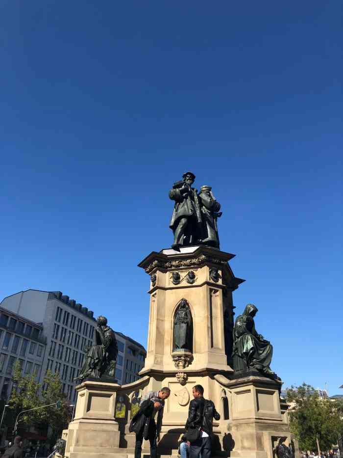 goetheplatz-"德国的歌德广场,位于法兰克福较市中心地带.