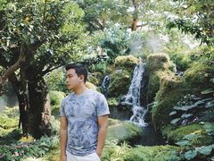 -Chom Cafe and Restaurant