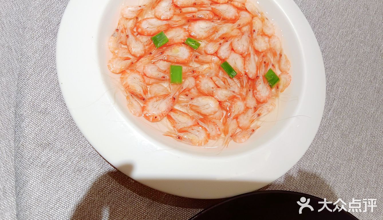 从瘦西湖南门往东就几步路有个子母店:银都饭店和简普菜。杠杠滴