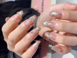 -丽心自助美甲美睫