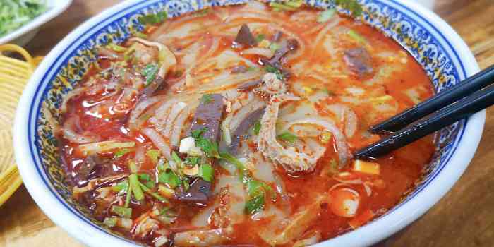 绥德羊杂碎-"位置就在蔚蓝人家的二环路临街铺面,店不大.