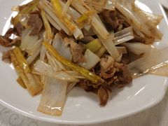 葱爆羊肉-那达慕蒙古风味酒楼