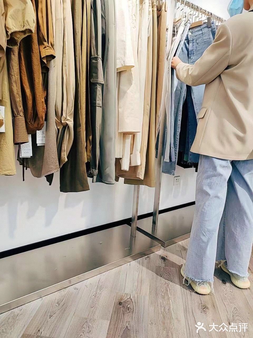 朋友说现在就流行这种楼中店，实惠又好看！