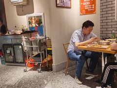 用餐区-老爷子原味蒸饺(总店)