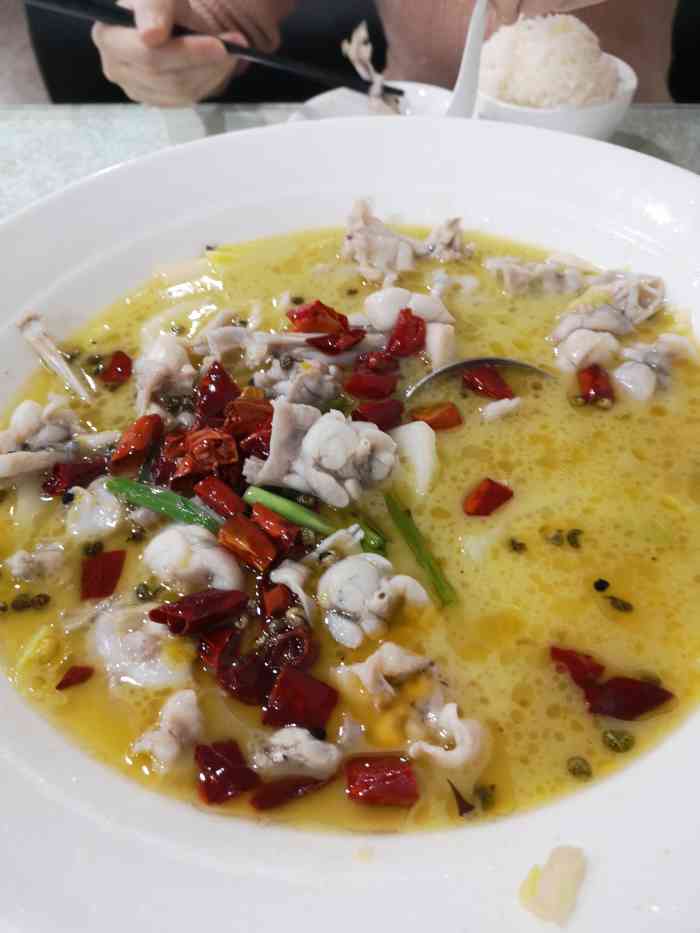 黄鹤楼(侨雄中心店)-""泡椒田鸡"以其麻辣酸爽的口感,加上田鸡.