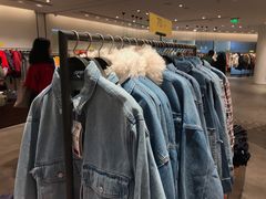 -URBAN REVIVO(高德置地广场·春广场店)