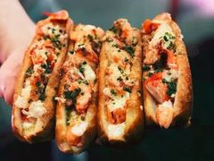 -Pinchy's Lobster & Champagne Bar