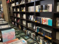 -钟书阁(松江泰晤士小镇店)