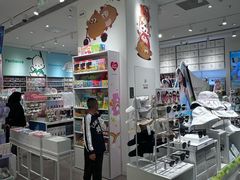 -名创优品(北京新中关购物中心地铁层店)