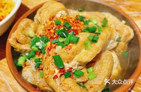 Braised Tofu Skin in Clay Pot