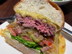 拉丝芝士牛肉堡-Bistro 63 创意融合料理(广粤天地店)