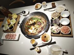 -茅草房·河畔园林火锅